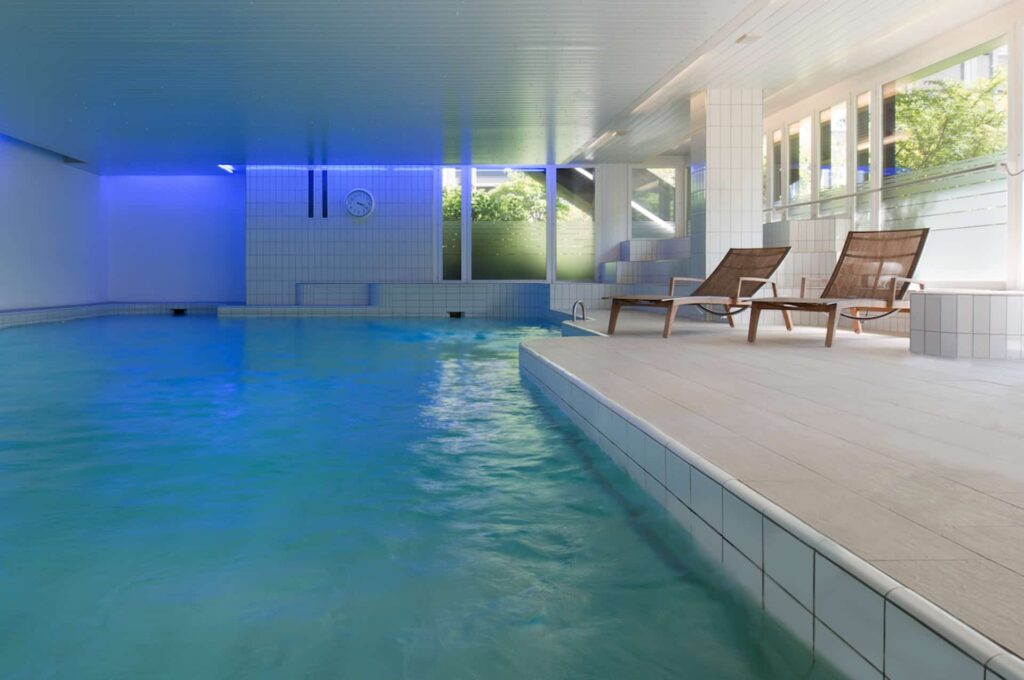 Crowne Plaza Zürich Pool