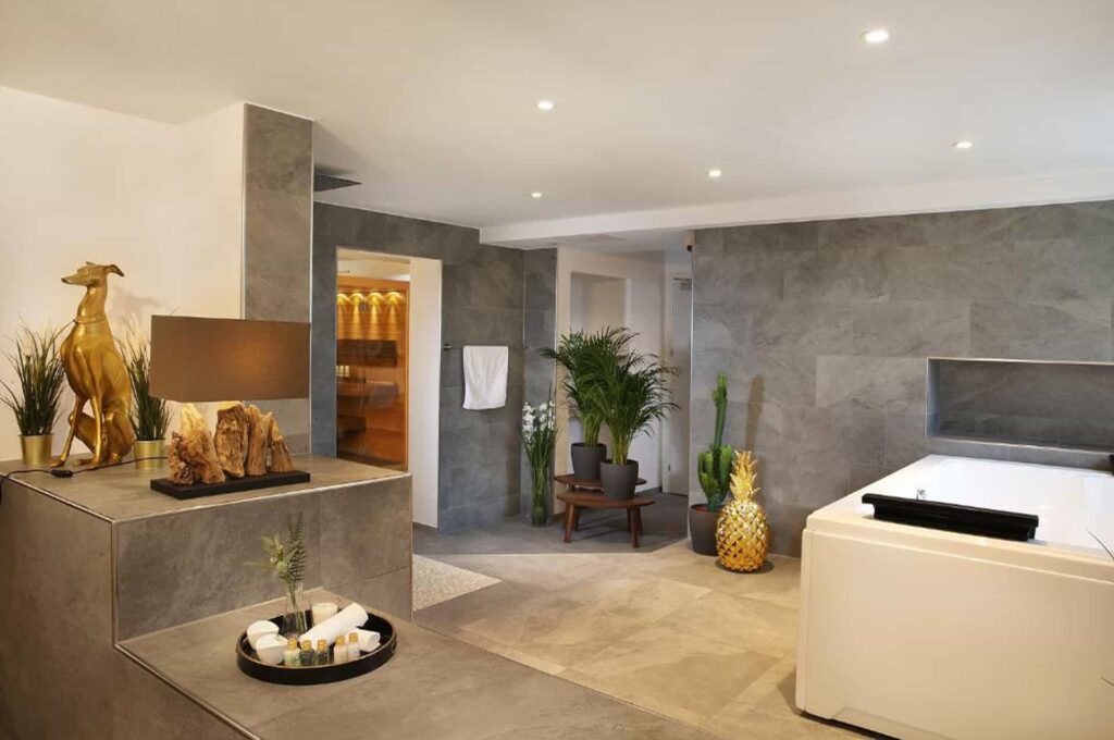LUX Private Spa Whirlpool