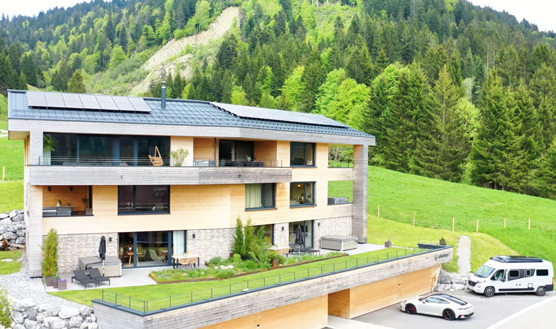 4 Monkeys Apartments