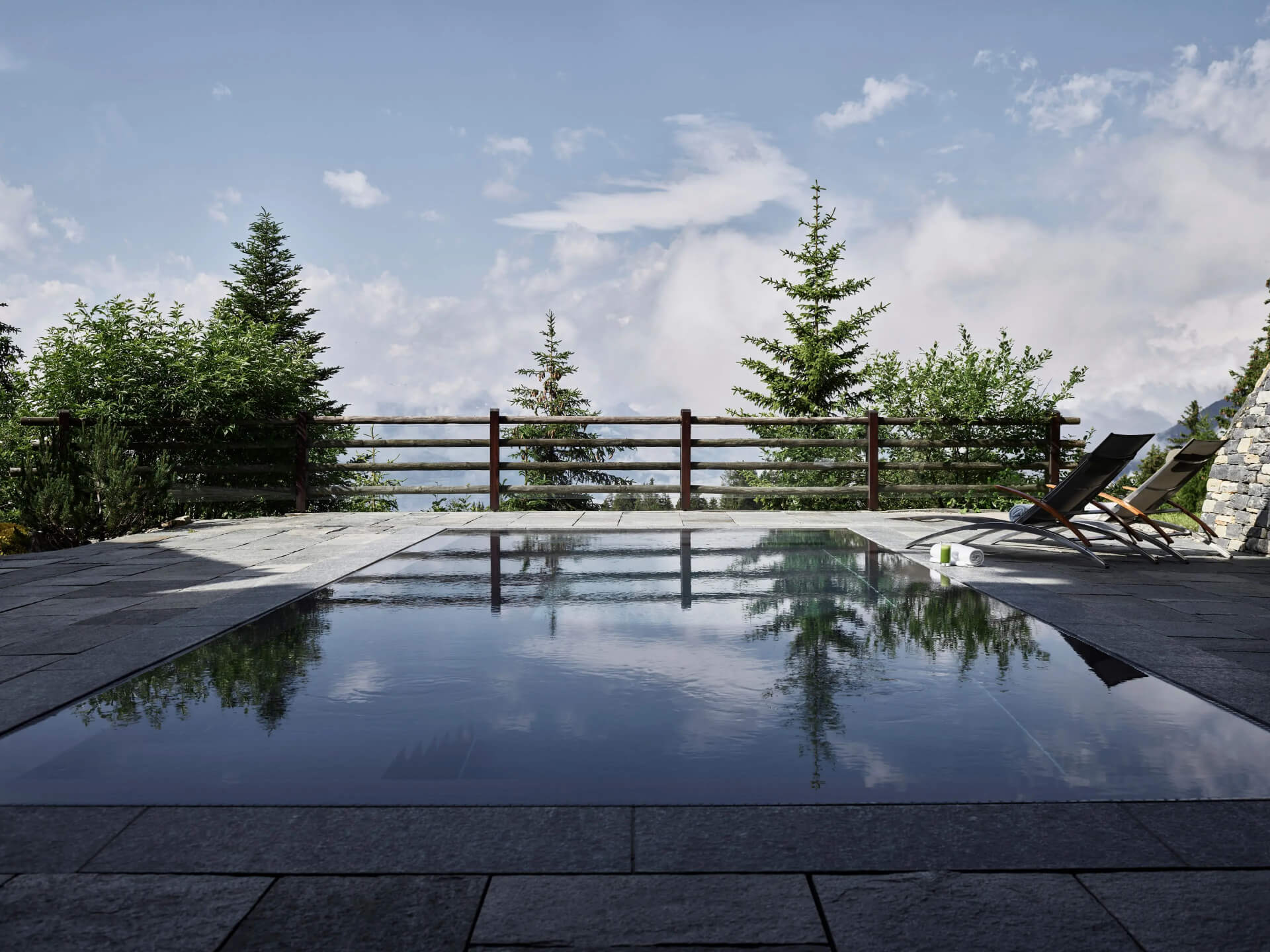 LeCrans Hotel und Spa Aussenpool